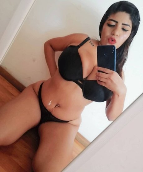 Kimberly Hdeez model pornographic pic