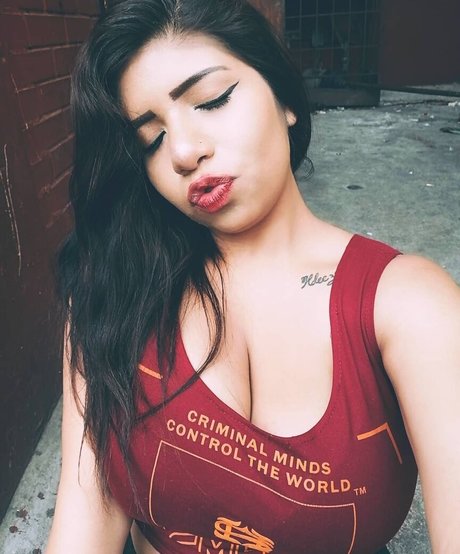 Kimberly Hdeez exclusive model image