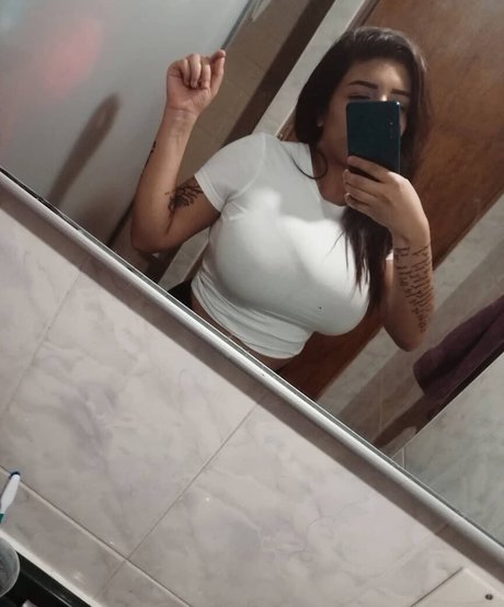 Kimberly Hdeez sexy model image