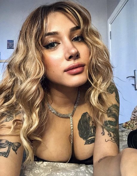 Gaye Nur Demir model naked image