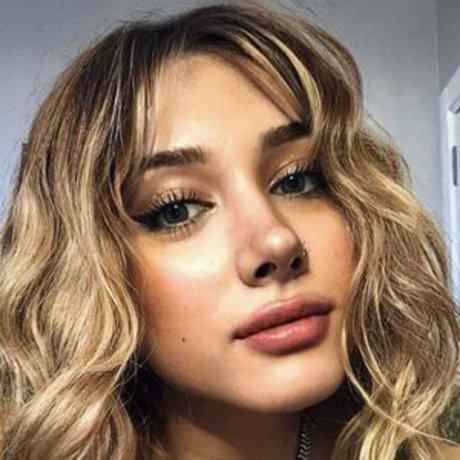 Gaye Nur Demir free pornstar pics