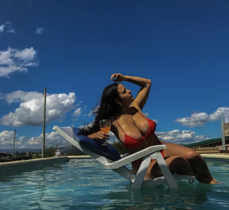 Antonela Tomatis xxx model pics