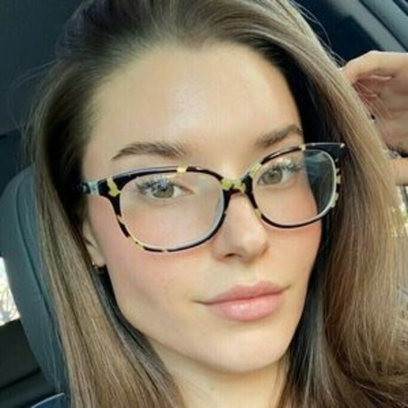 Call Her Mara beautiful model photos