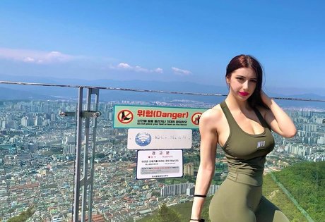 Gym Couple model porn pictures