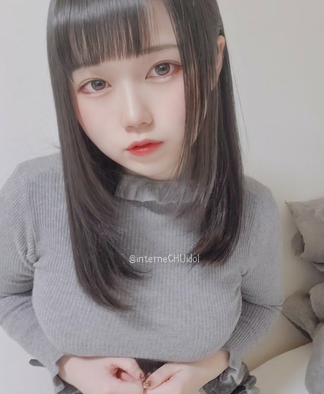 InterneCHUidol model erotic picture