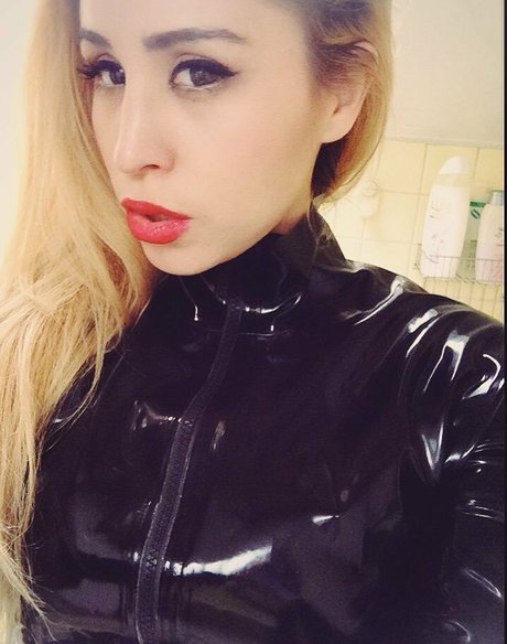 SophiaLarou xxx actress image