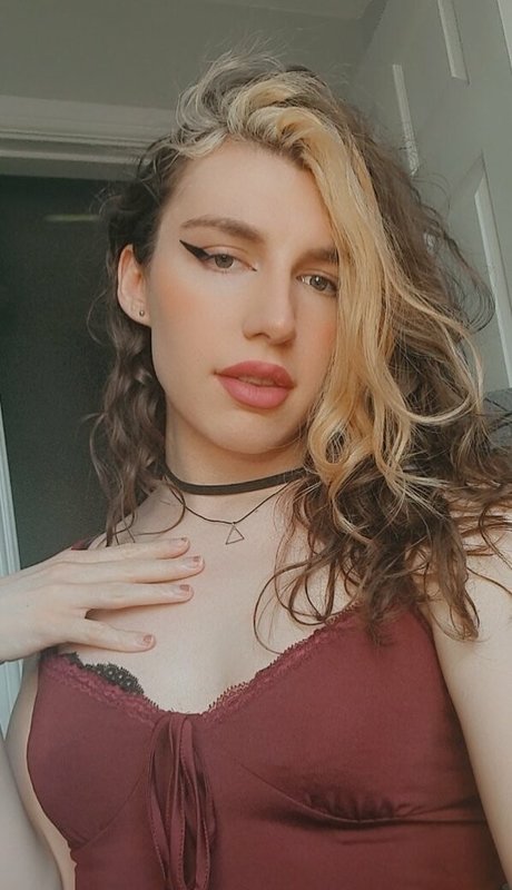 izzy winterz star beautiful archive