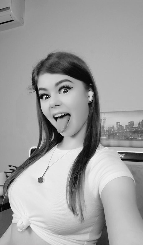 Sophia Wonder pornographic model pictures