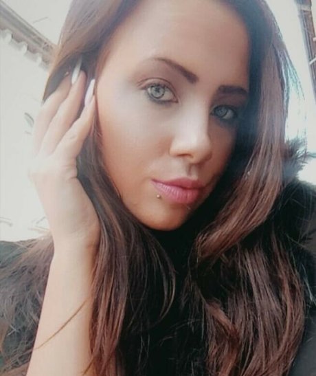 vivi2416 pornstar erotic pictures