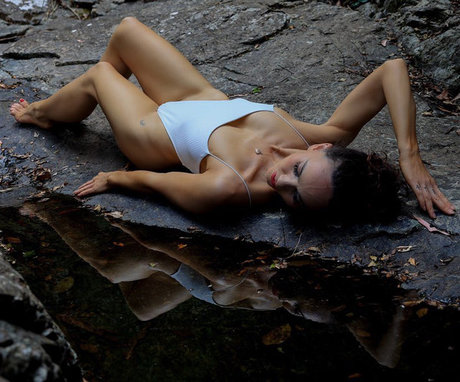 janey quirks model nude image