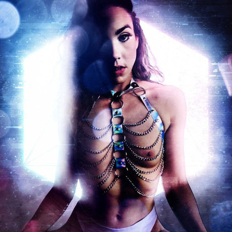 janey quirks exclusive model images