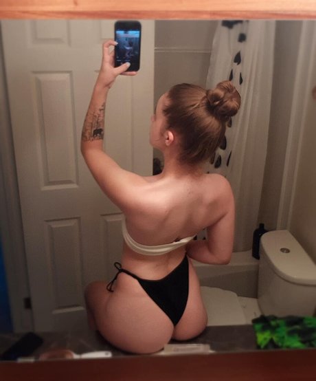 Alildore nice model picture