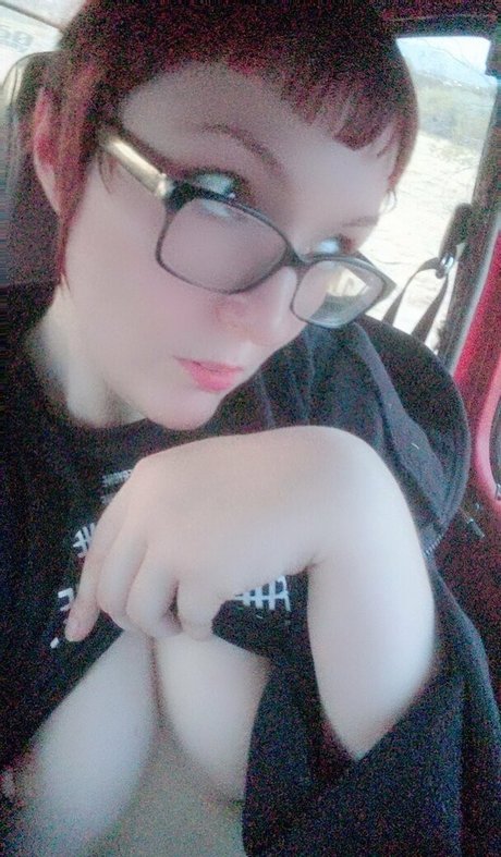 Willow Wraithright art model pictures