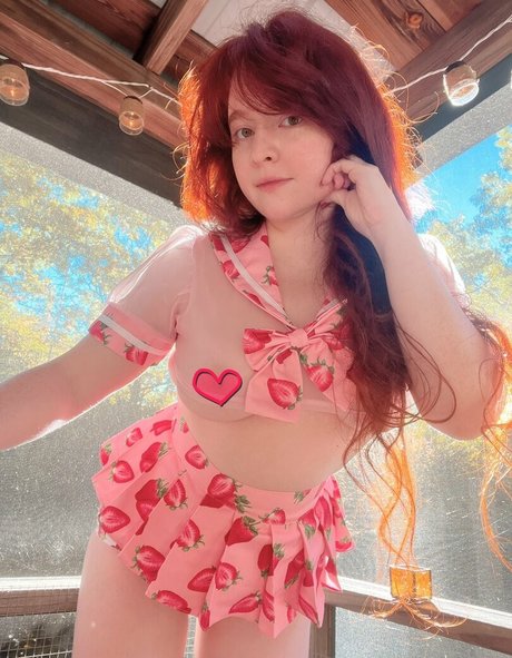 FoxyCosplay pretty model image