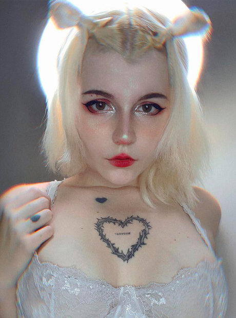 Kkhrisya naked model gallery