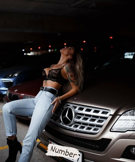 Kate Hazzard top model picture