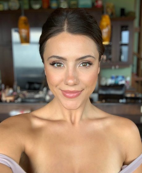 Adriana Mae porn model image