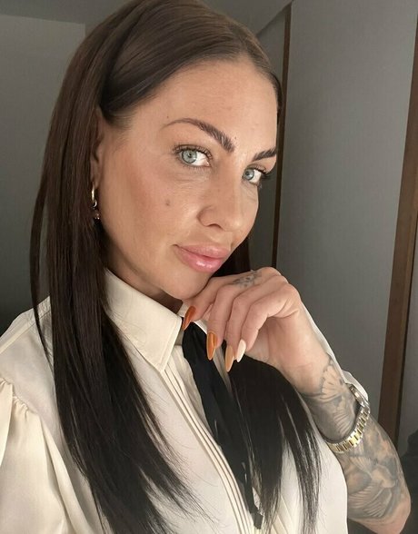 Tina2212 model art image