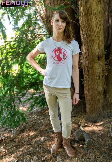 April Gillespie hd model img