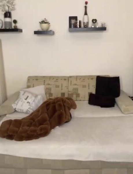 Hunter v90 porn actress image