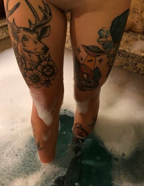 Paula Madrigal model perfect pic