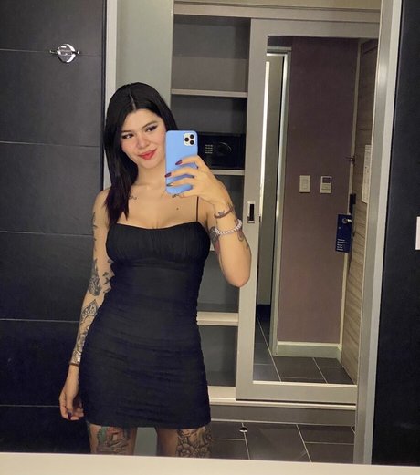 Paula Madrigal adult model images