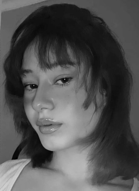 Arzu Ylmaz sexy actress image