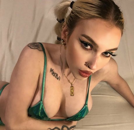 _lilsauvage_ hd model pic