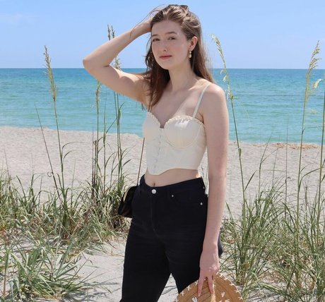 Extraseedless porn actress photos