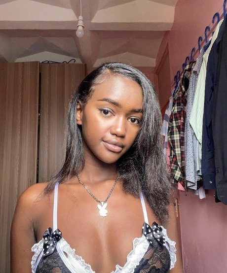 lustfolife sexy model image