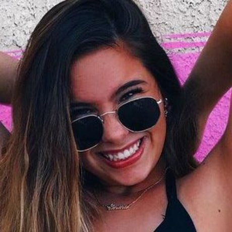 Emma Topp art model img