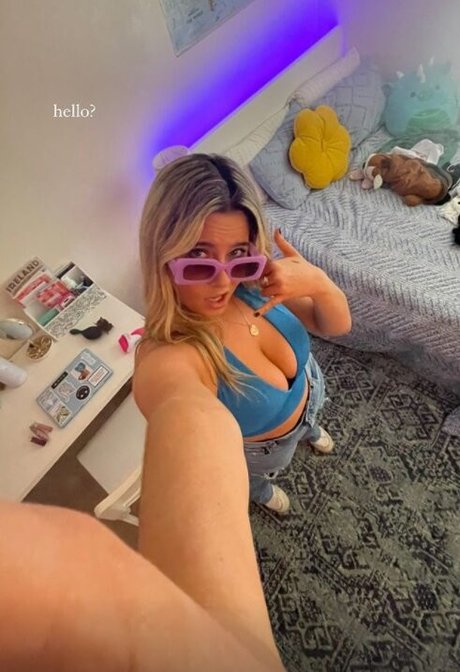 Emma Topp model nude images