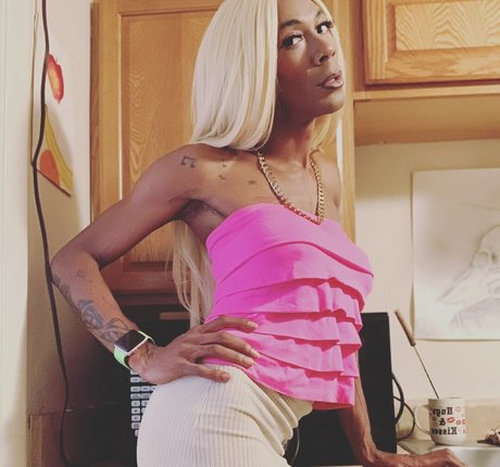 Capri Starr model nude images