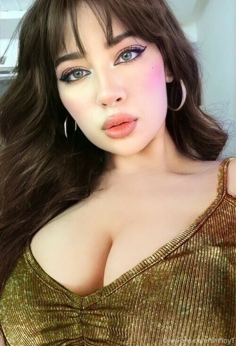 Shiny ASMR nude model gallery