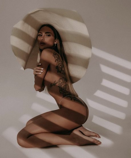 mary alexandrova model hd image