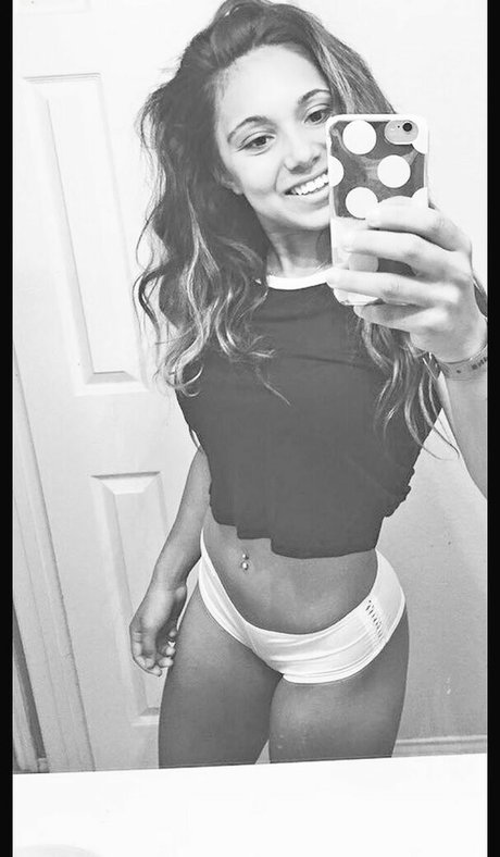 Shari G hot star image