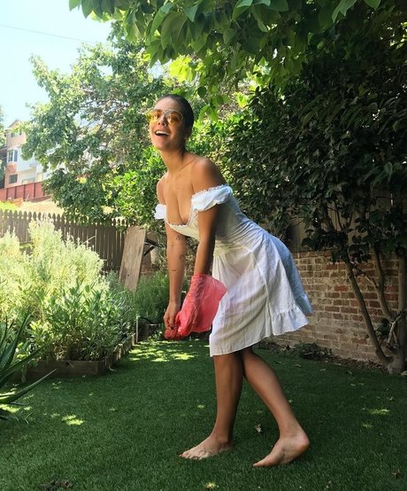 Caitlin Stasey model porn archive