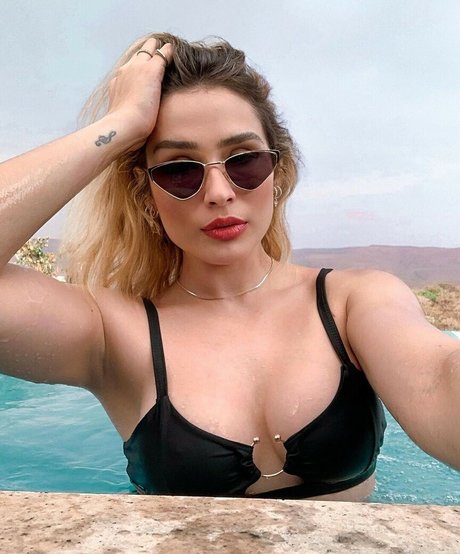 LoryLives star naked photo