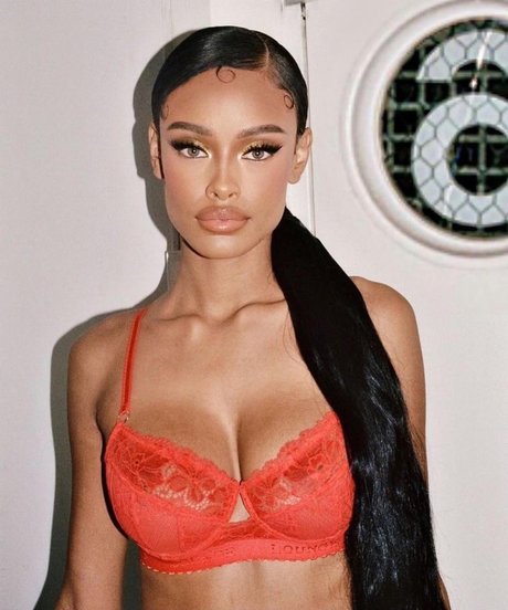 Vinetrria Vinetria nude model photos