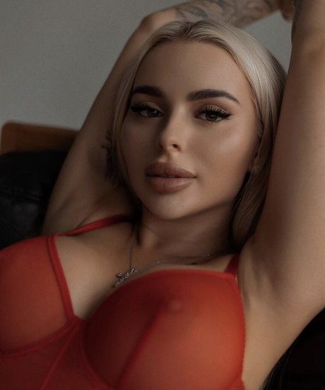 Vlada Capeloon star adult img