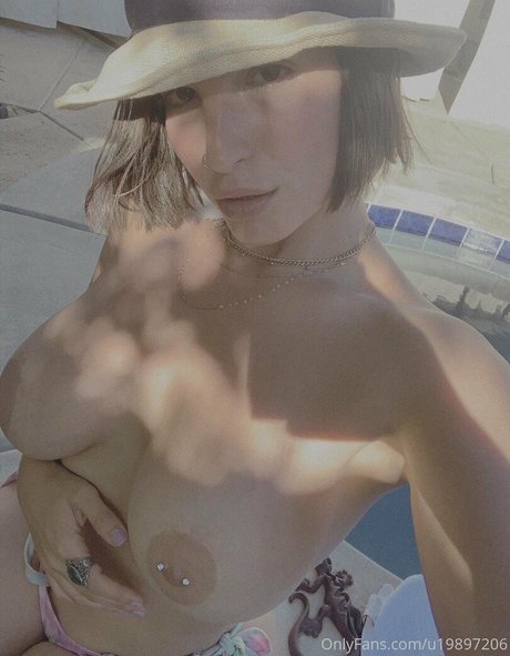 Antonella Shau star sexy gallery