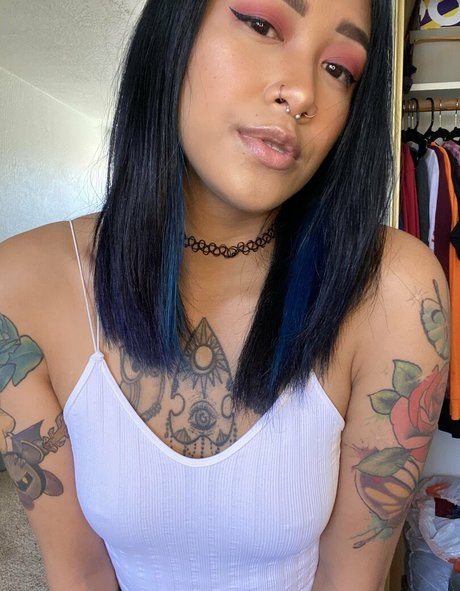 shinyxcharm93 model nude pics