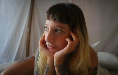 esencia migrante hot model gallery