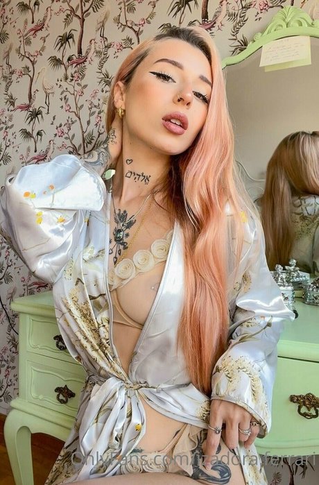 Izadora Ferrari nude pornstar photos