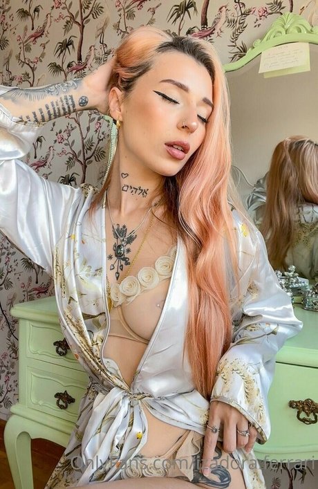 Izadora Ferrari model pornographic pics