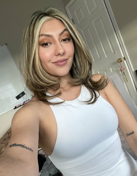 Drkarts_ hot actress photo