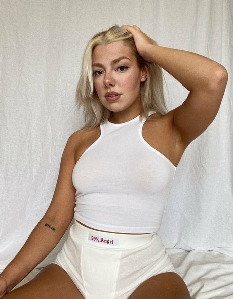 Beccajune model pretty pic