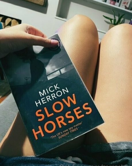 Zara Zahir hot model pic