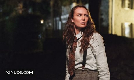 Andi Matichak art model gallery