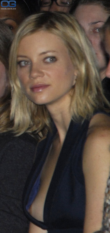 Amy Lysle Smart star erotic pic